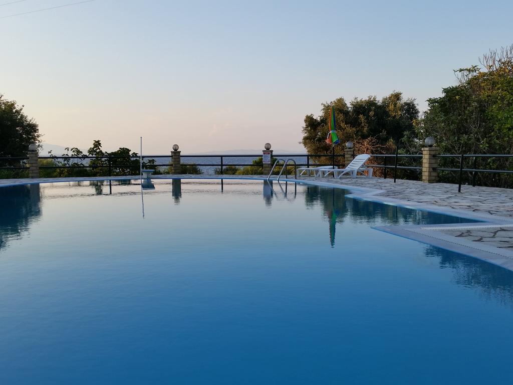 Sofia Apartments Букари Стая снимка