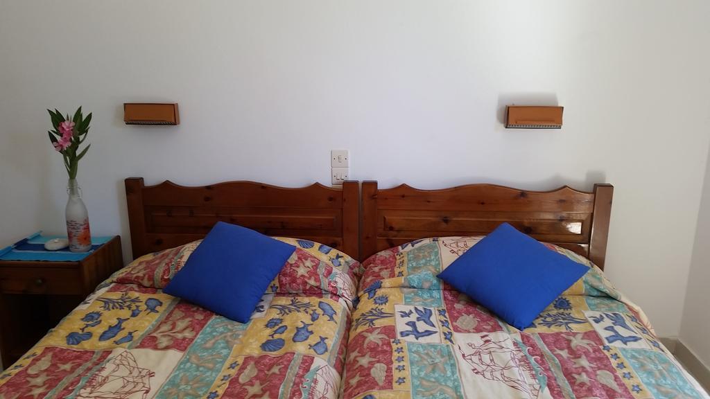 Sofia Apartments Букари Стая снимка